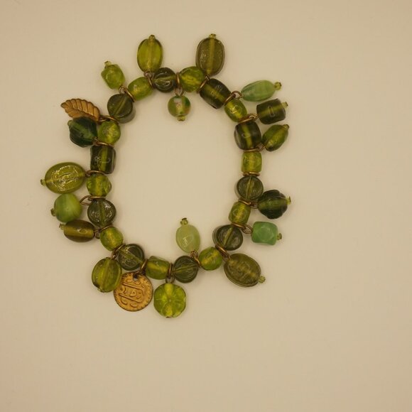 Green Beaded Bracelet and Earrings Set - Picture 2 of 4